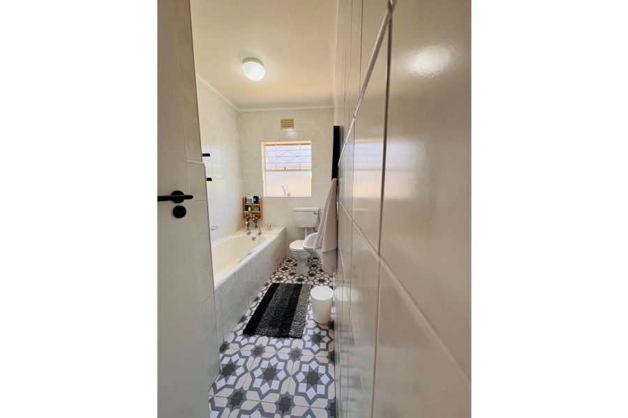To Let 4 Bedroom Property for Rent in Goodwood Estate Western Cape